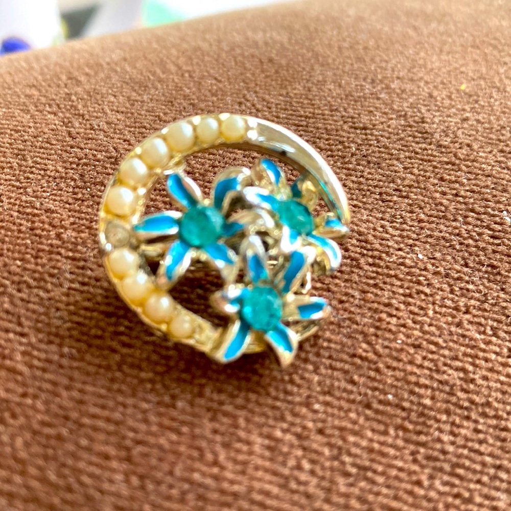 Vintage 1960s blue rhinestone flowers and seed pearls crescent pin